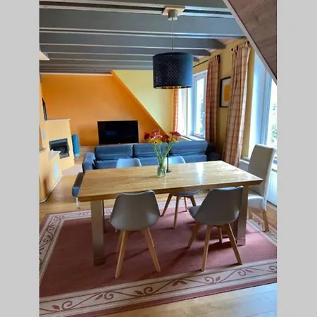 Dachgeschosswohnung Am Sund *